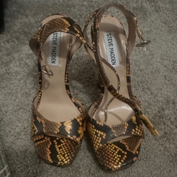 Steve Madden Shoes - Steve Madden Tan and Black Snake Print Heels